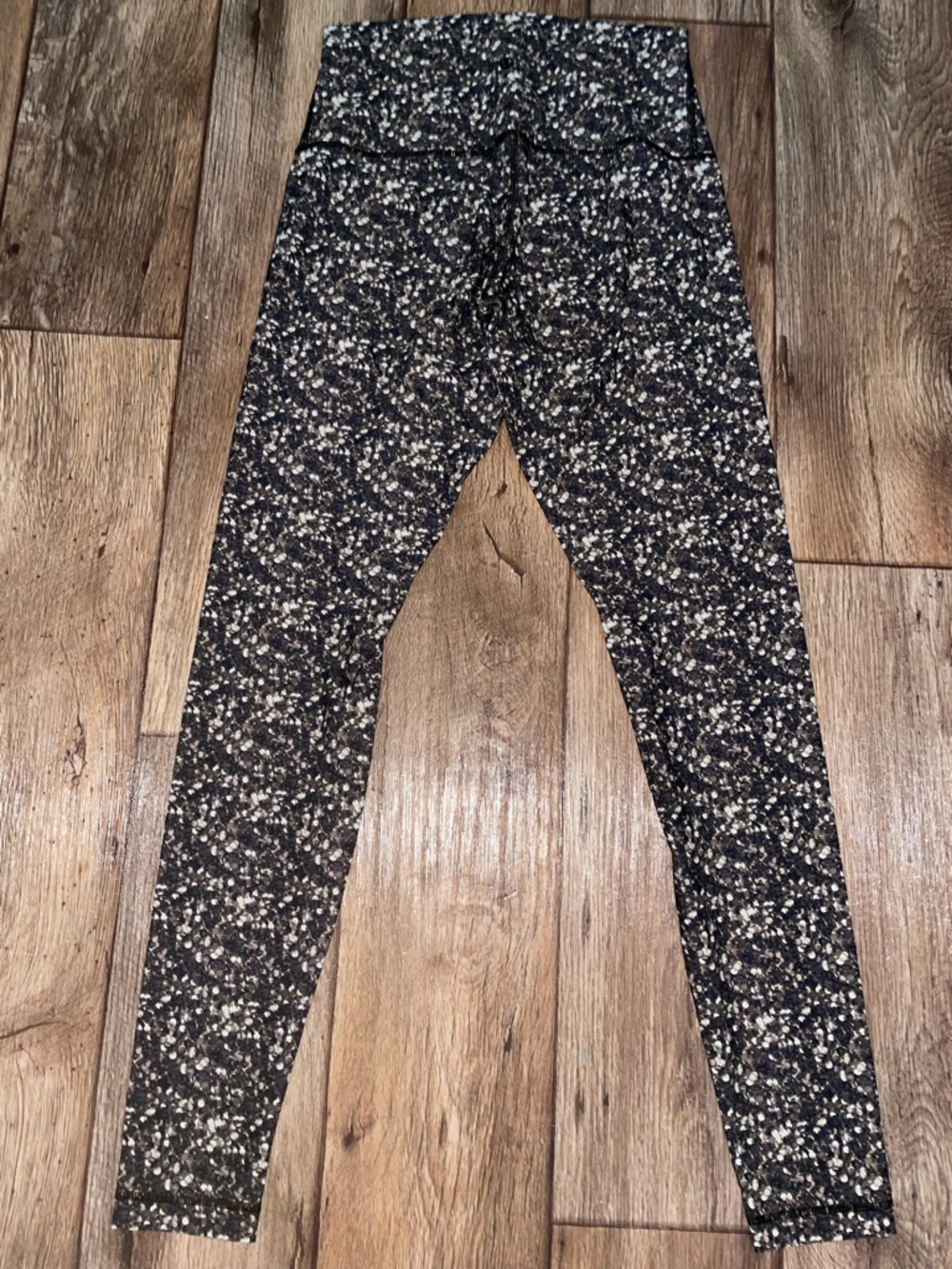 Lululemon Black & Gold Sequins Print High Waist Leggings Woman Size 4-6 - Picture 2 of 7